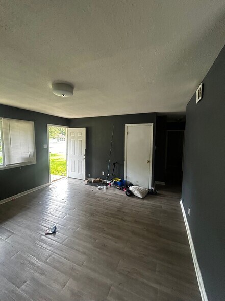 Building Photo - 13 Drexel Dr