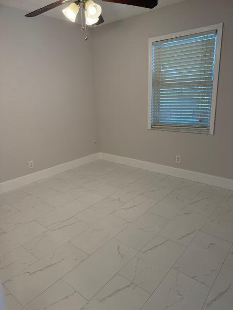 Building Photo - 9448 Saddlebrook Dr