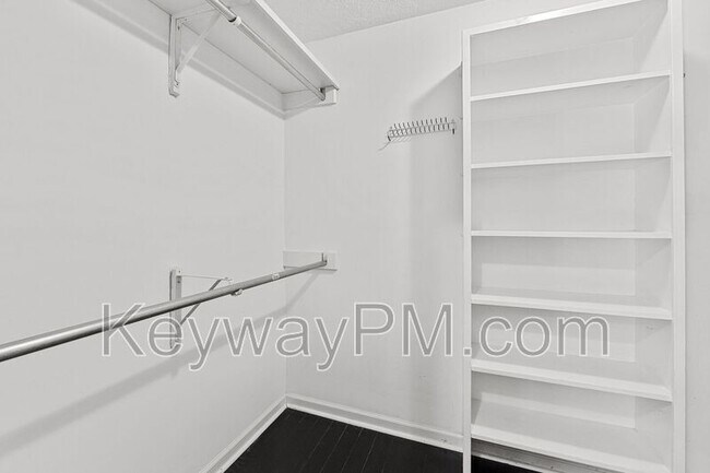 Building Photo - 4794 Orchard Hill Dr