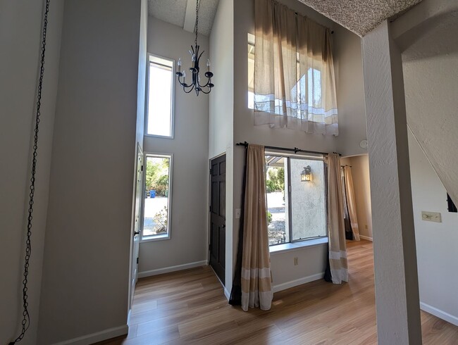 Building Photo - Los Gatos Townhome