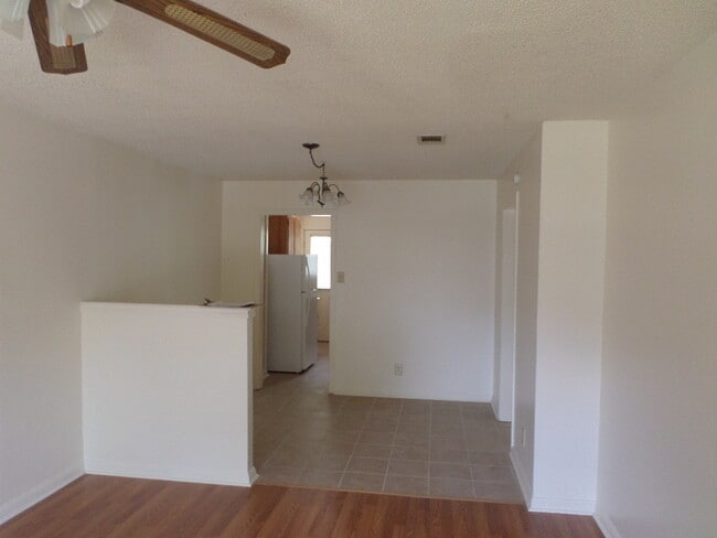 Building Photo - 1811 Poage Ave
