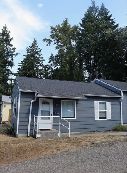 Building Photo - 122 S National Ave