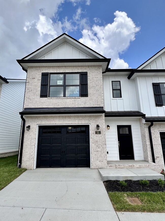 Building Photo - For Lease - 3 Bed, 2.5 Bath, 1515sqft Townhome, Lebanon, TN
