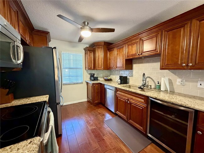 Building Photo - 6905 Lake Pl Ct