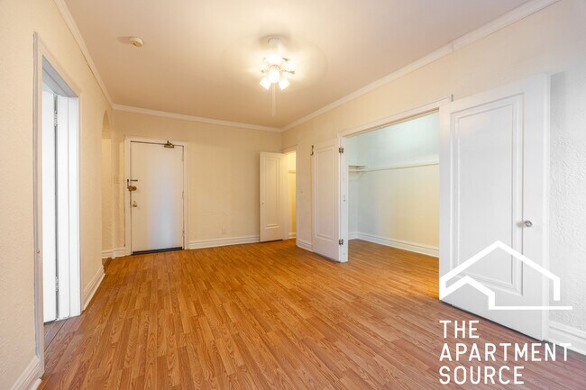 Building Photo - 4829 N Damen Ave