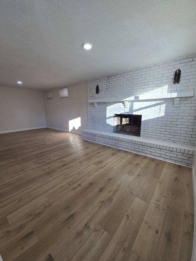 Building Photo - 4309-4311 W Bethany Dr