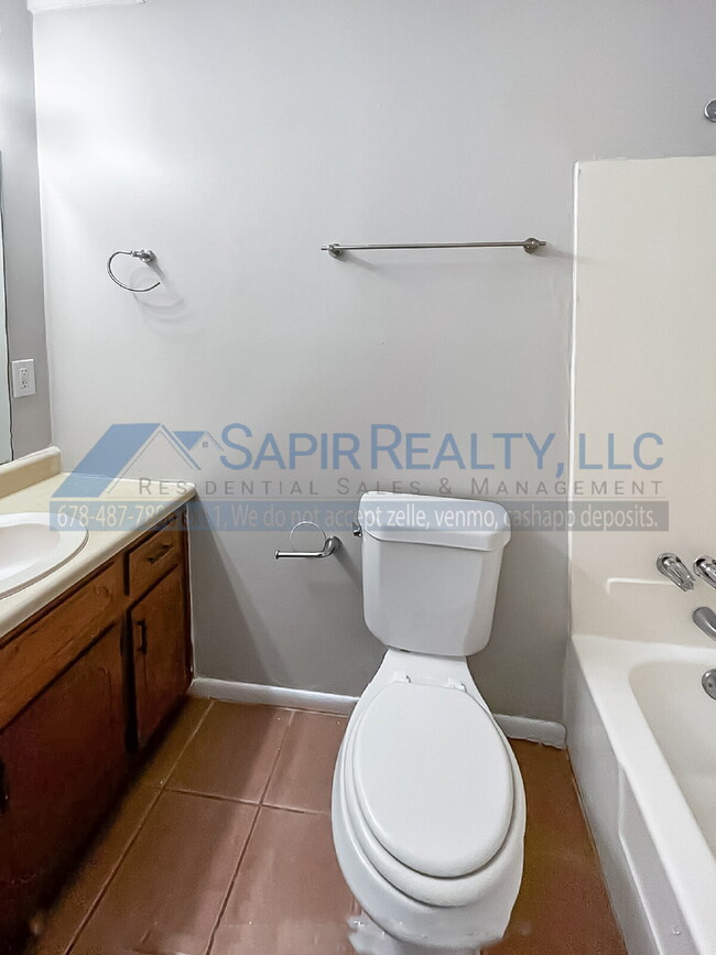 Building Photo - 1272 Labelle St