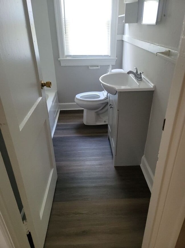 Building Photo - 1411 Hill St