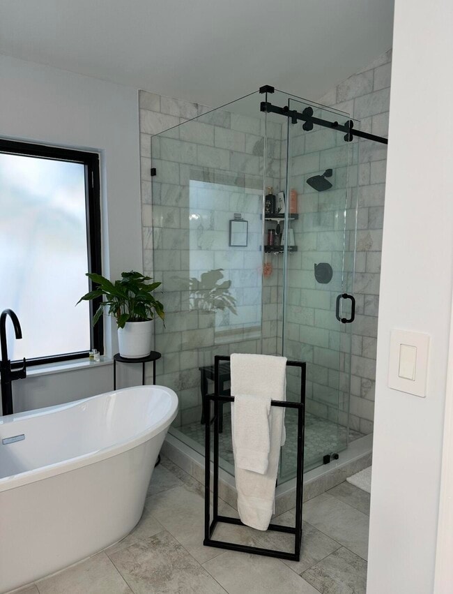 Building Photo - 23283 Water Cir