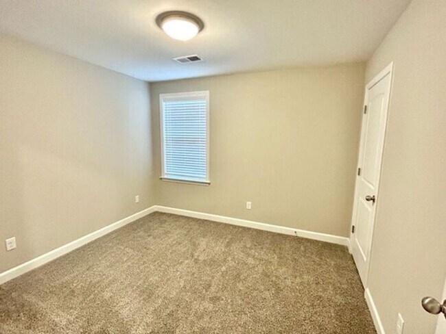 Building Photo - Now Leasing a 4-bedroom 2.5 bath home in Millington