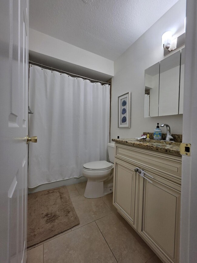 Building Photo - 435 Pine Villa Dr