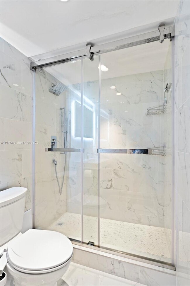 Building Photo - 3140 S Ocean Dr