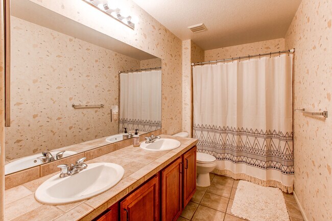 Building Photo - 2675 Forsythia Pl