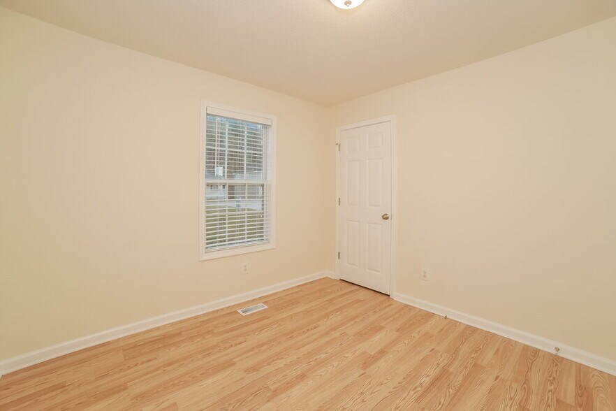 Building Photo - 757 Newport Dr