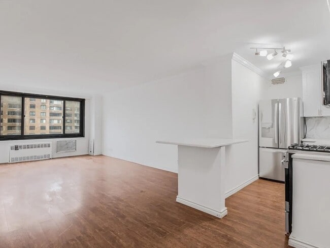 Building Photo - 185 Hall St