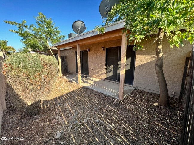 Building Photo - 3510 E Hampton Ave