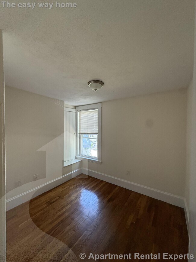 Building Photo - 55 Bonair St