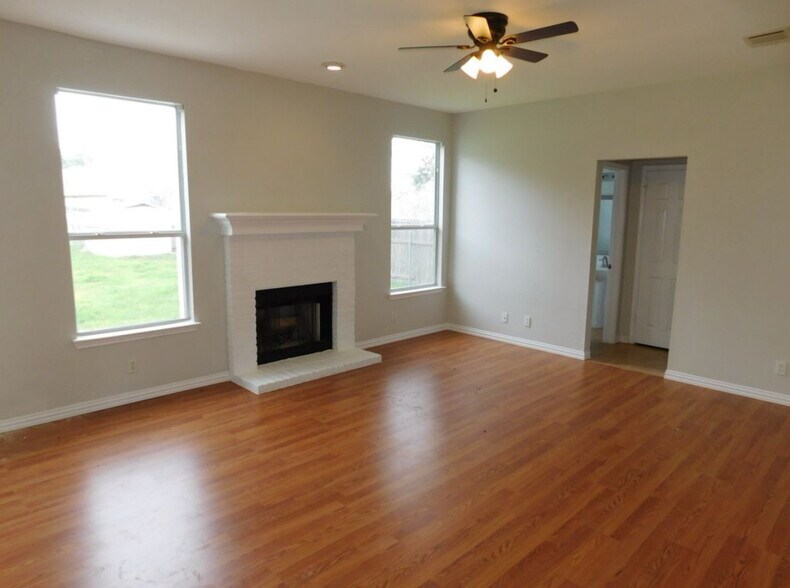 Building Photo - 703 Thrush Dr