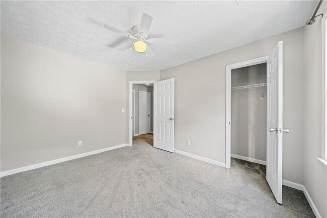 Building Photo - 5590 Princeton Oaks Dr