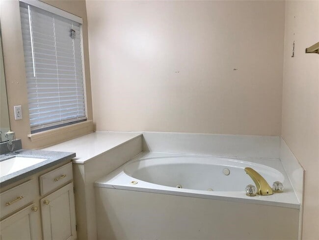 Building Photo - 18307 N Willow Bluff Rd