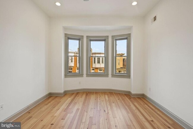 Building Photo - 740 S Linwood Ave