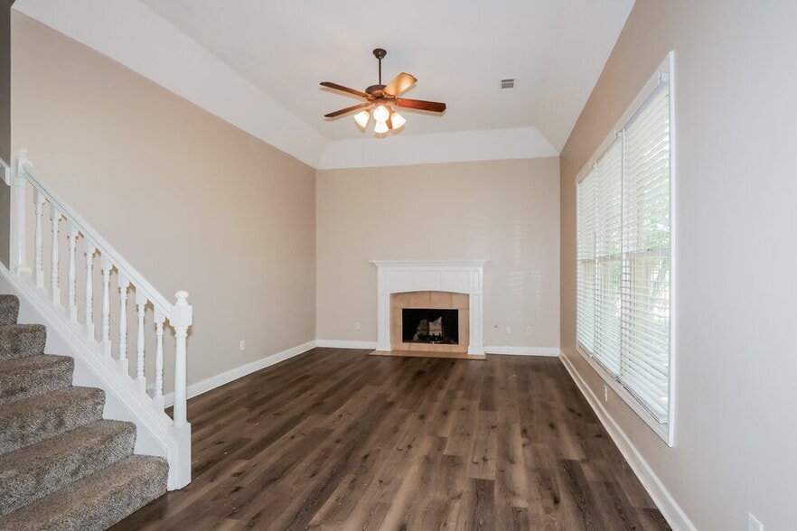 Building Photo - 8895 Linell Cove