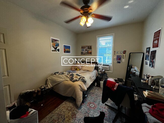 Building Photo - 717 Parker St