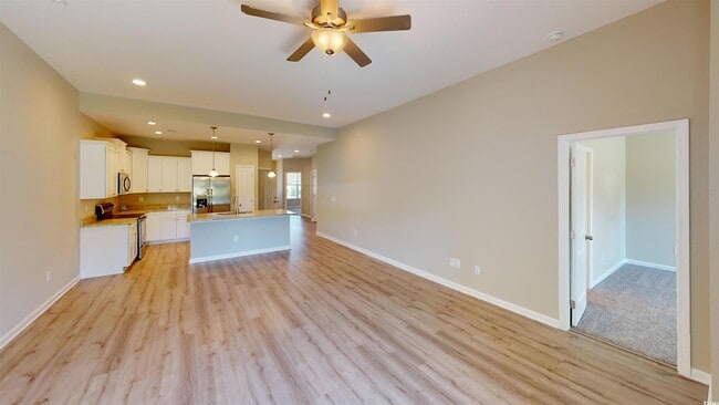 Building Photo - 84 Racquet Club Dr