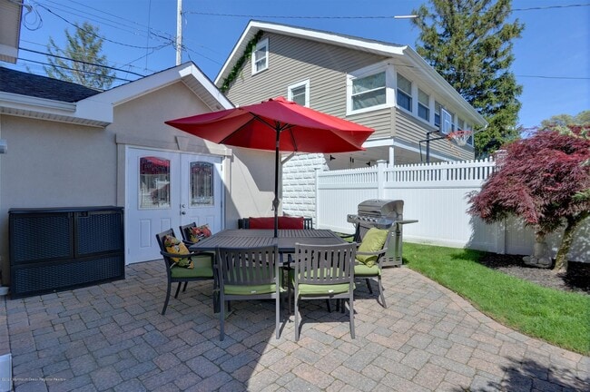 Building Photo - 408 4th Ave