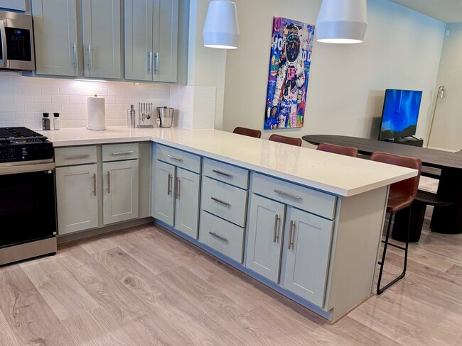 Building Photo - 131 Eastwood St