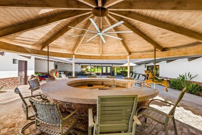 Building Photo - 48731 San Vicente St