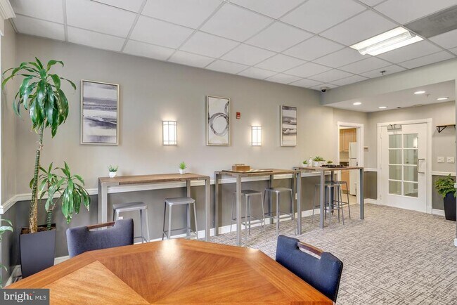 Building Photo - 2726 Gallows Rd