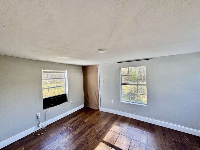 Building Photo - 610 Old Slag Rd