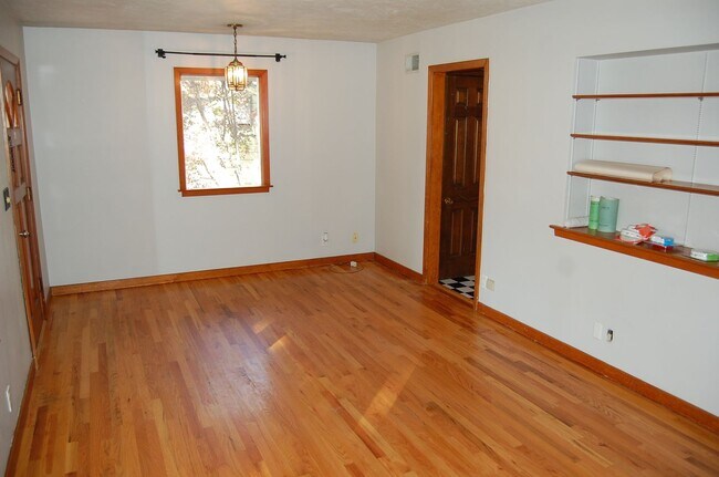 Building Photo - 3bd brick ranch in south-central Lincoln!