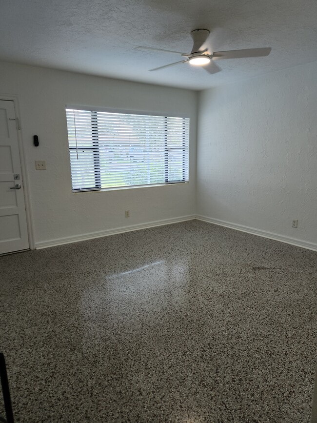 Building Photo - 1005 N Bracewell Dr