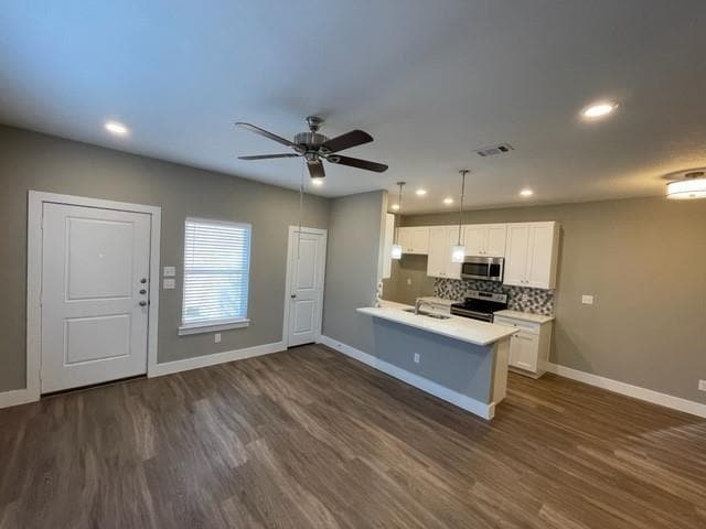 Building Photo - 8008 Doreen Ave