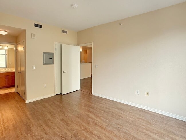 Building Photo - Newly Remodeled 2B/2BA condo w/ Reserved P...