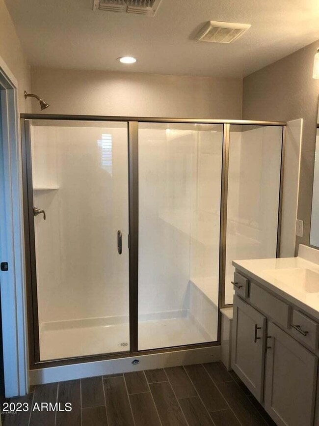 Building Photo - 594 W Westchester Ave