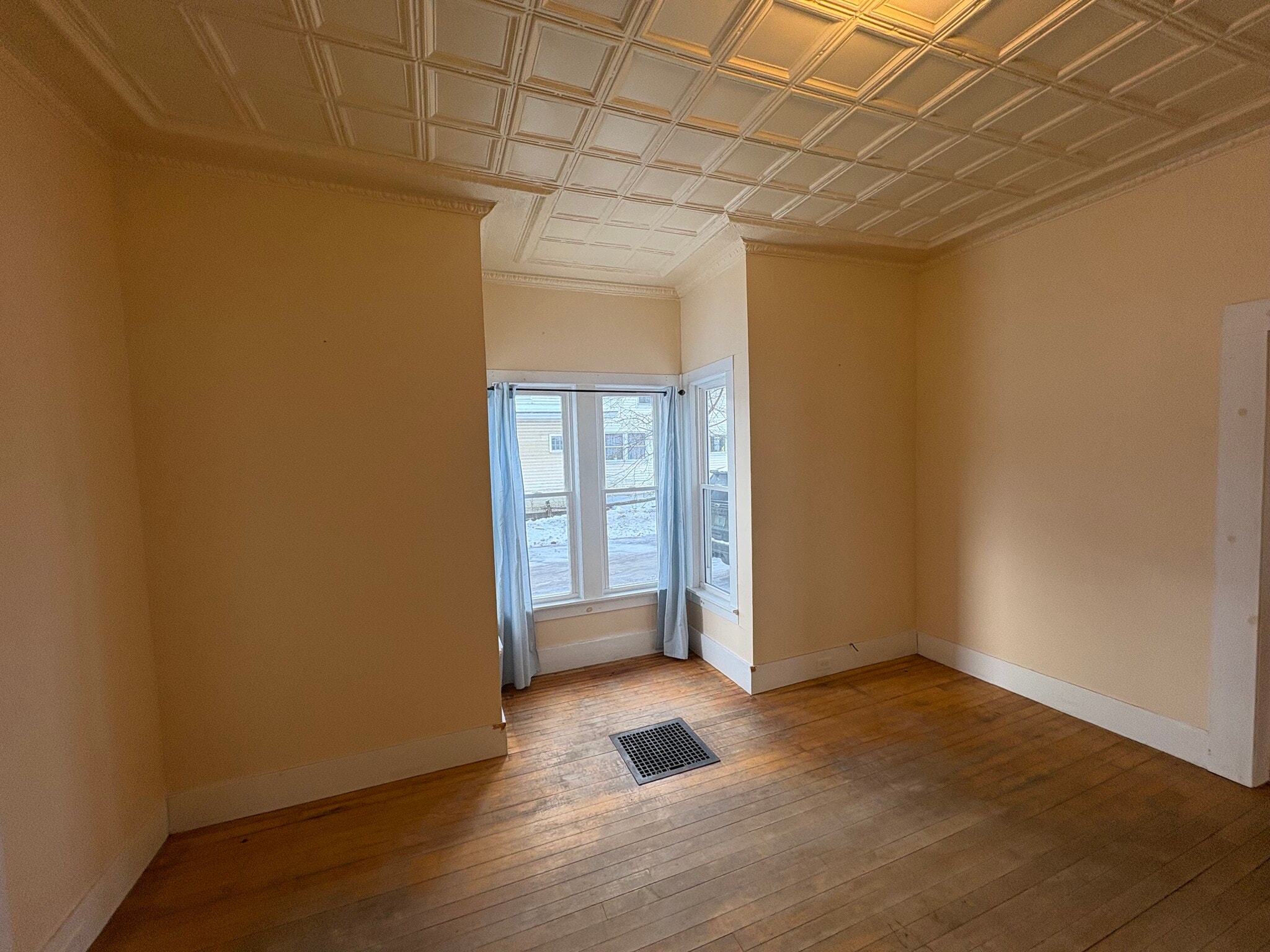 Building Photo - 165 Church St