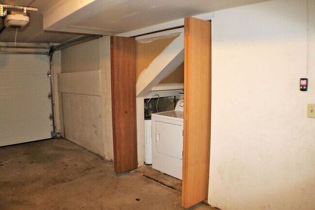 Building Photo - $1,375 | 3 Bedroom, 2.5 Bathroom Town Home...