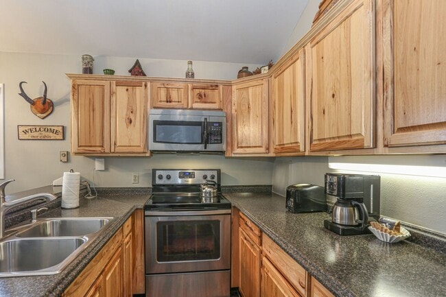 Building Photo - Move in Special! Keystone 2 bed/2bath! Plu...