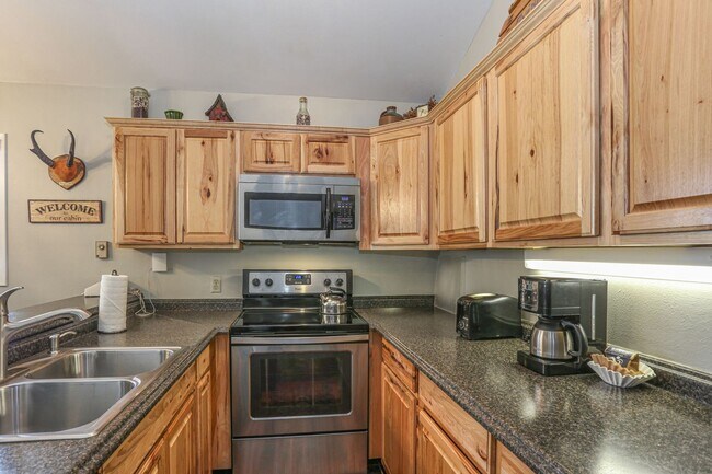 Building Photo - Move in Special! Keystone 2 bed/2bath! Plus Bonus Room  Pool and Hot Tubs!  BIKE STORAGE!