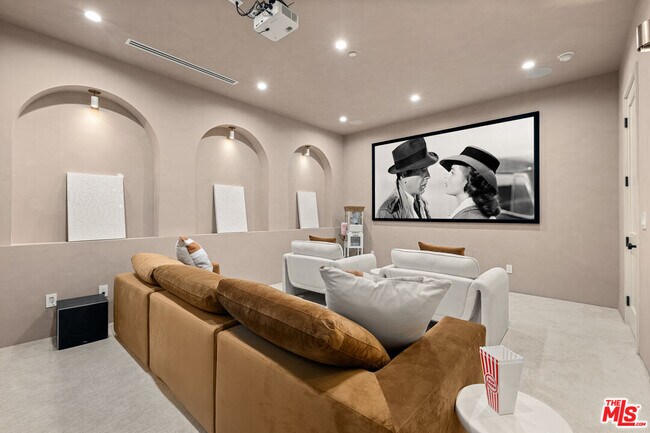 Building Photo - 11748 La Maida St