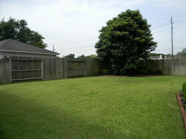 Building Photo - 2502 Stephens Grant Dr