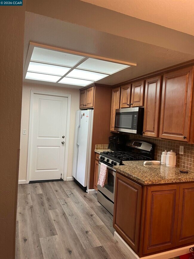 Building Photo - 757 Valley Green Dr