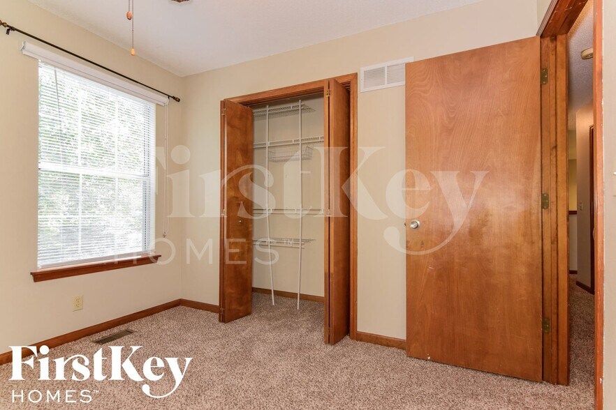 Building Photo - 1424 N Lucy Montgomery Way