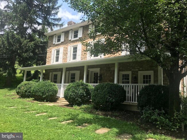 Building Photo - 465 Clothier Springs Rd