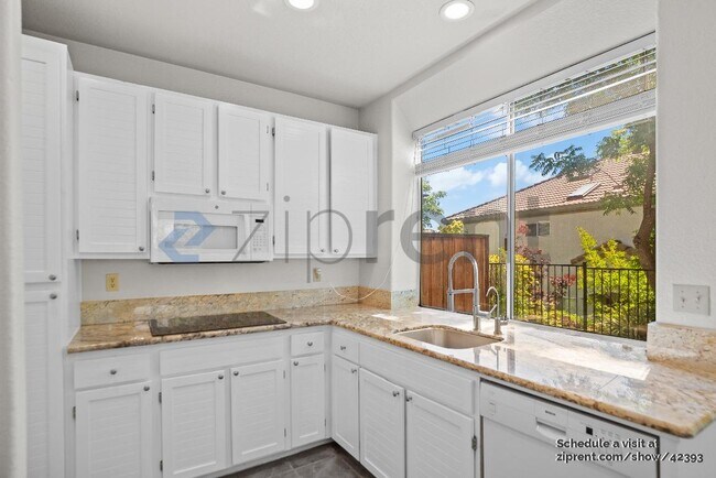 Building Photo - 914 Vista Pointe Dr