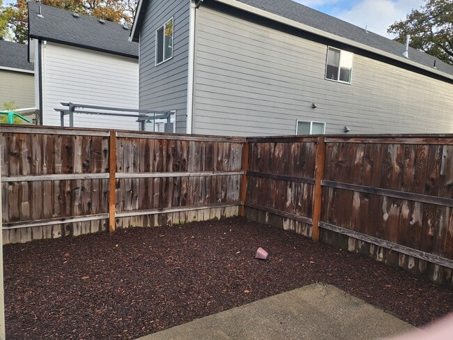 Building Photo - $1,000.00 OFF YOUR FIRST FULL MONTH'S RENT...