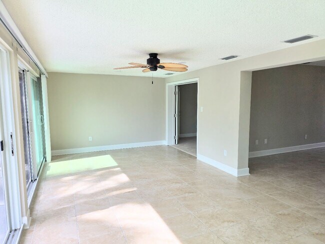 Building Photo - Beautiful 2-bedroom, 2-bath waterfront villa